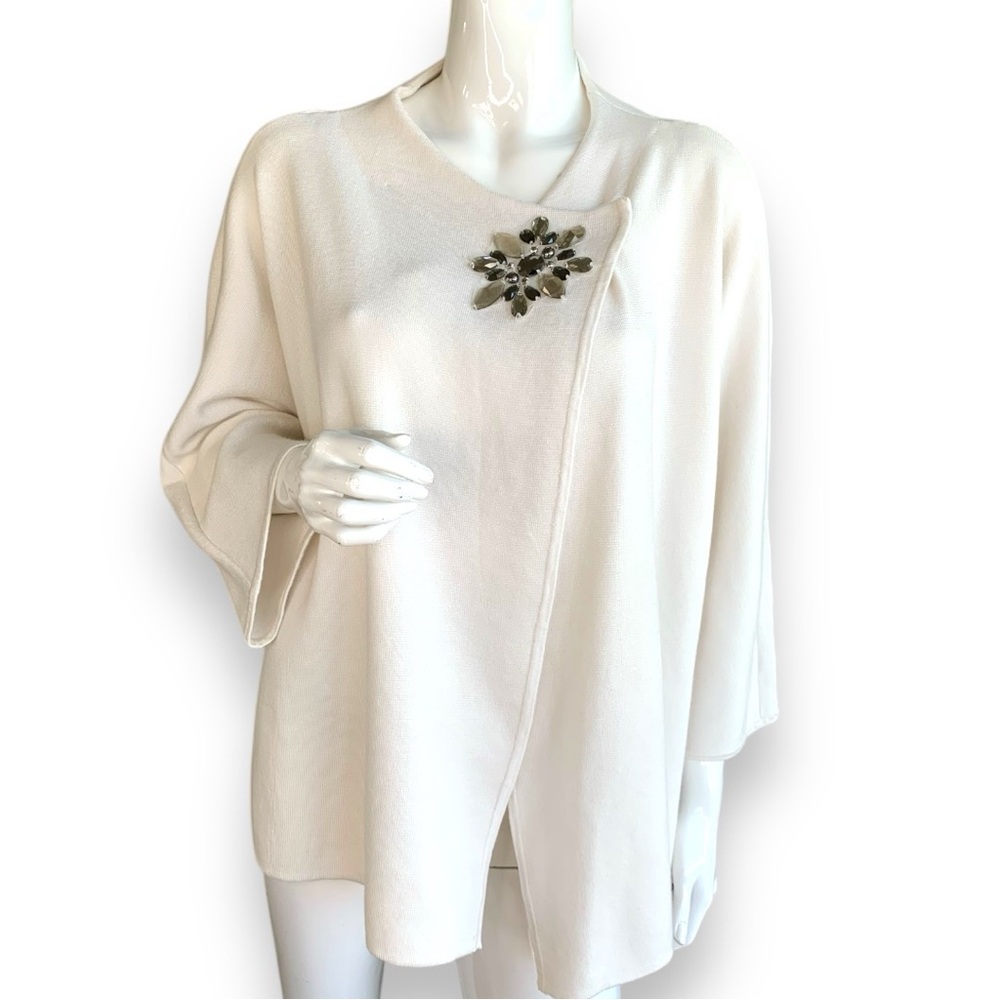 J M COLLECTION WHITE ASYMMETRICAL KNIT JACKET RHINESTONE ACCENT. WOMEN’S SZ L